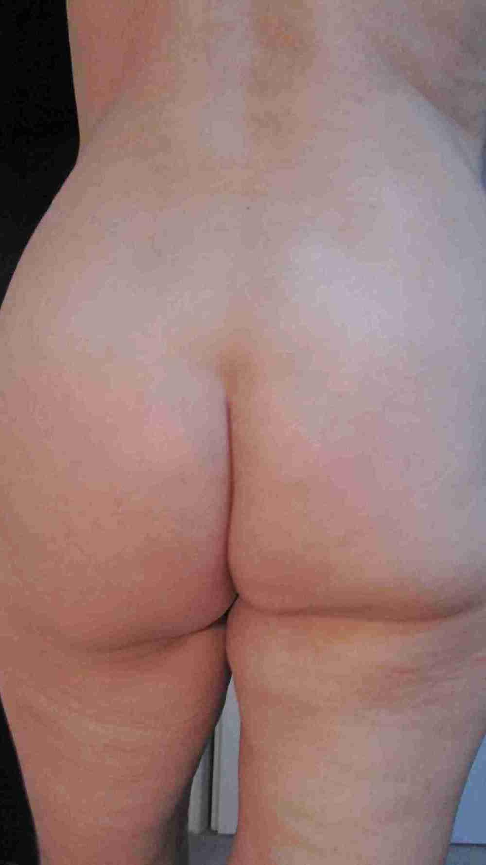21P Lizann zeigt Arsch und Fotze. Lizann posing Ass and Cunt