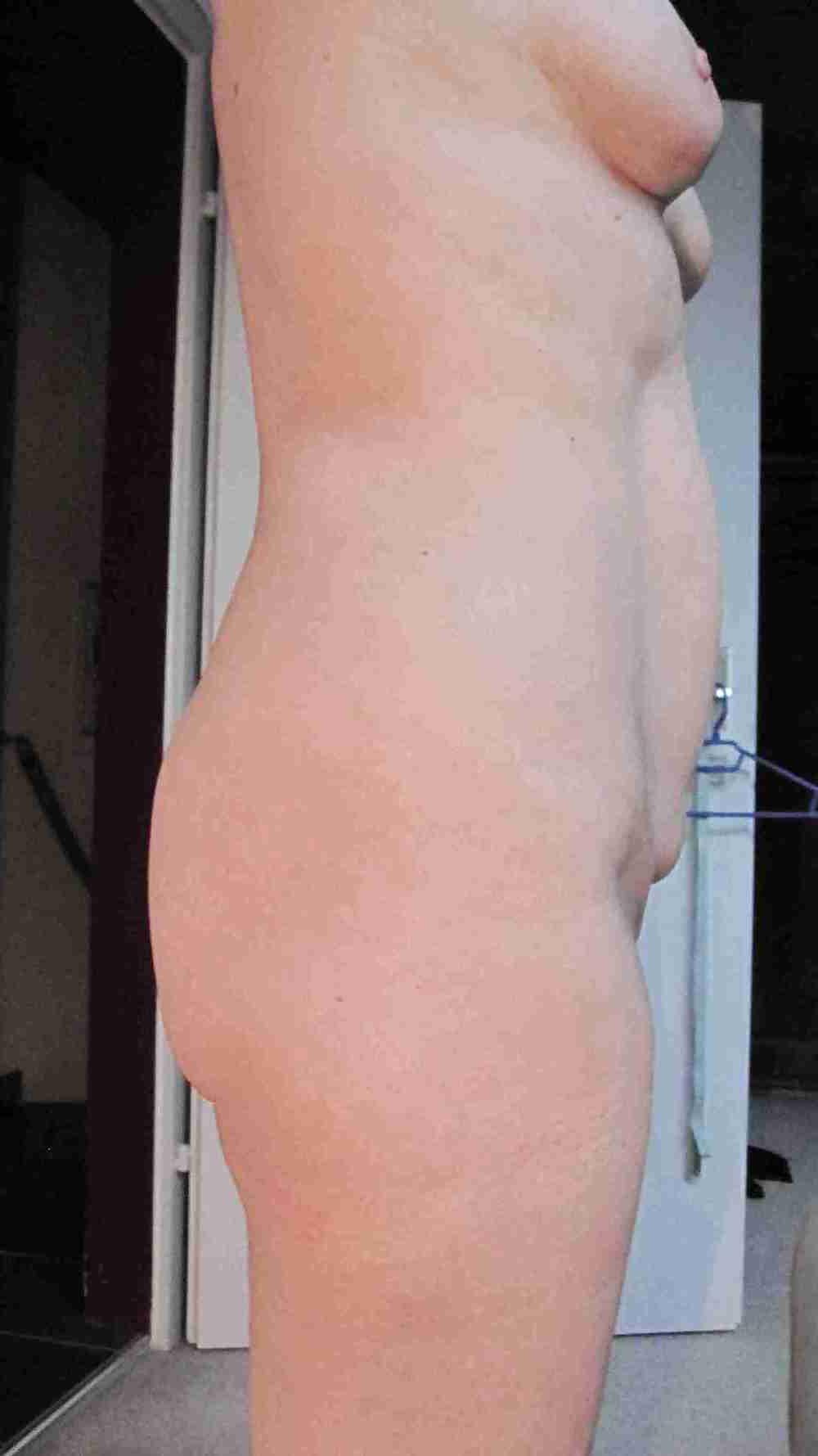 21P Lizann zeigt Arsch und Fotze. Lizann posing Ass and Cunt