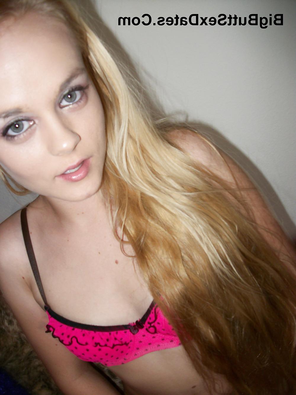 24P Sexy Girls Strip Tease