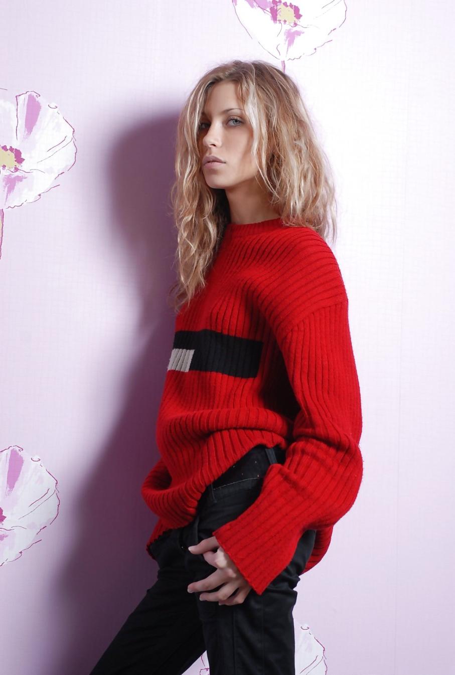18P Pretty Slim Blonde