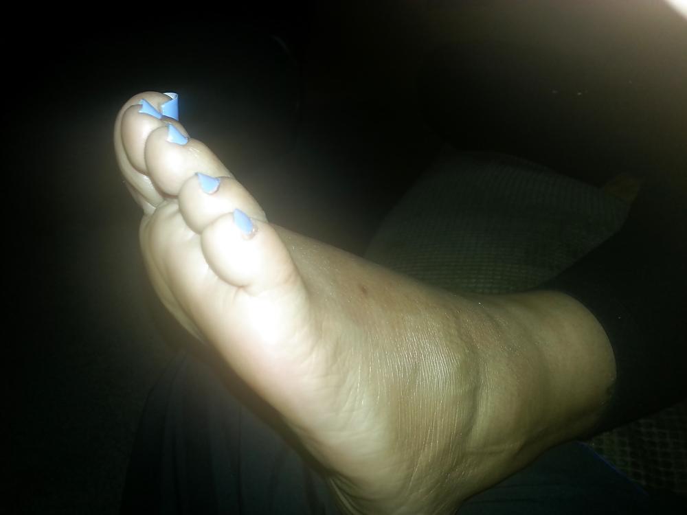 6P Pretty toes and feet