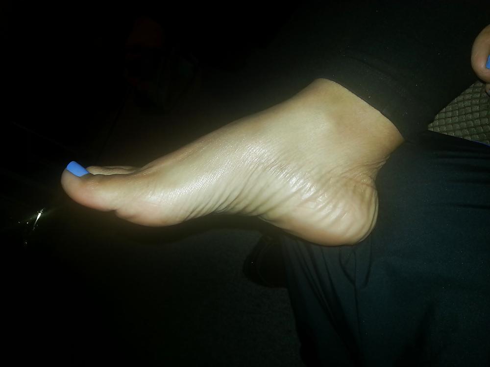 6P Pretty toes and feet