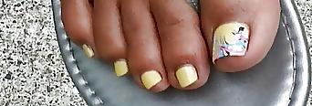 6P Pretty toes and feet