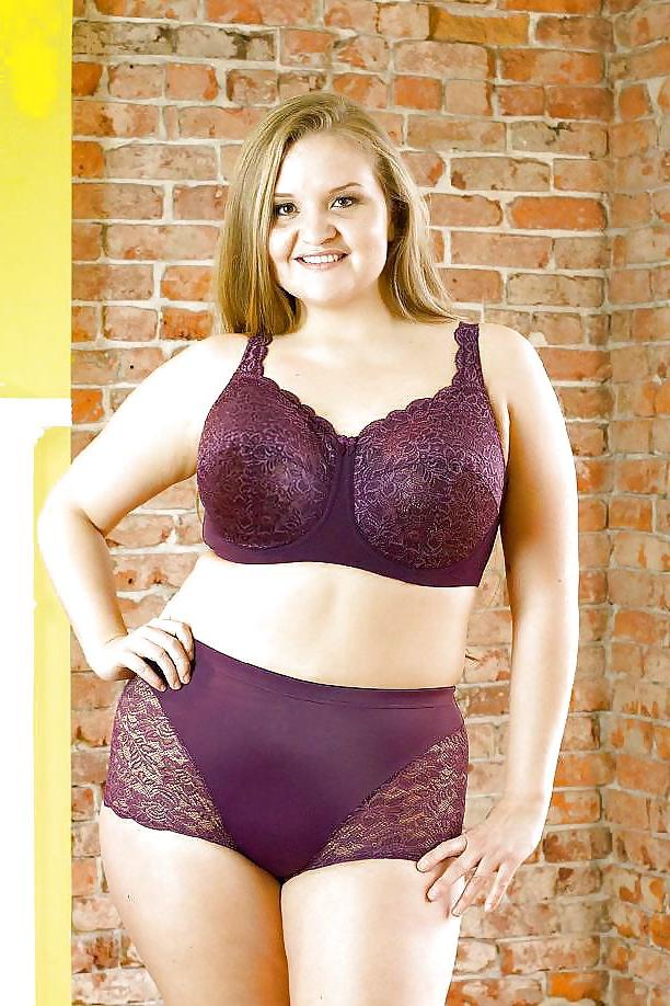 22P Chunky tits in bra 28