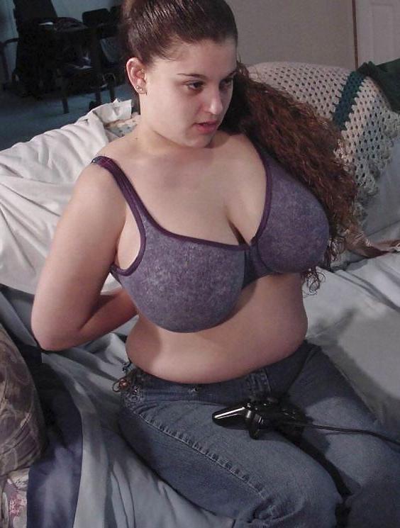 22P Chunky tits in bra 28