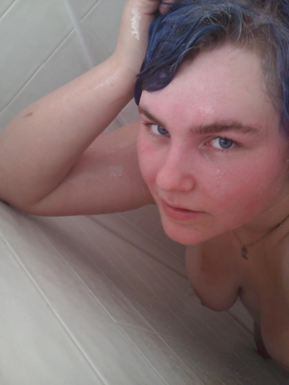 20P Sexy Shower Teases and Shots