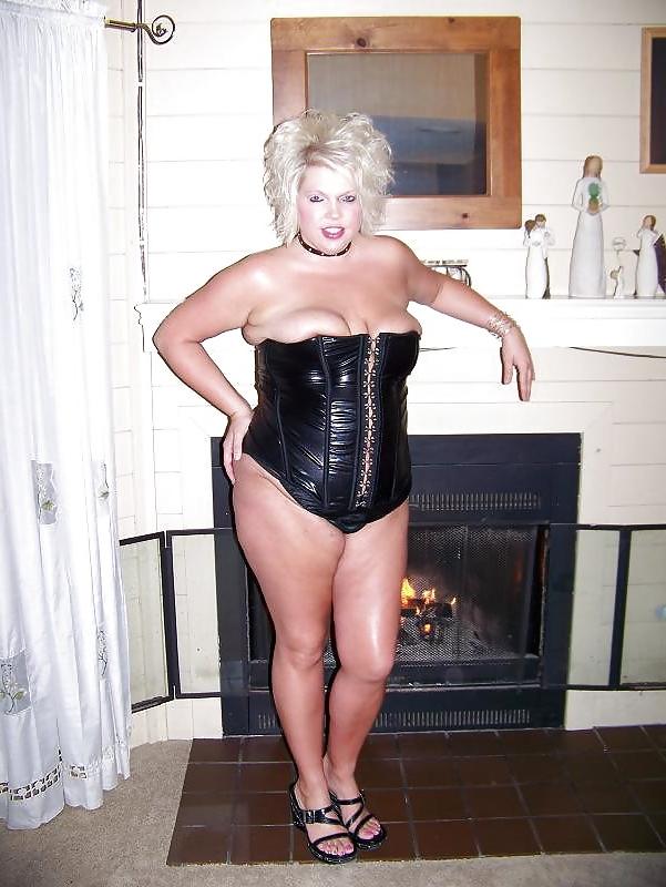 22P Thick Blonde Wife