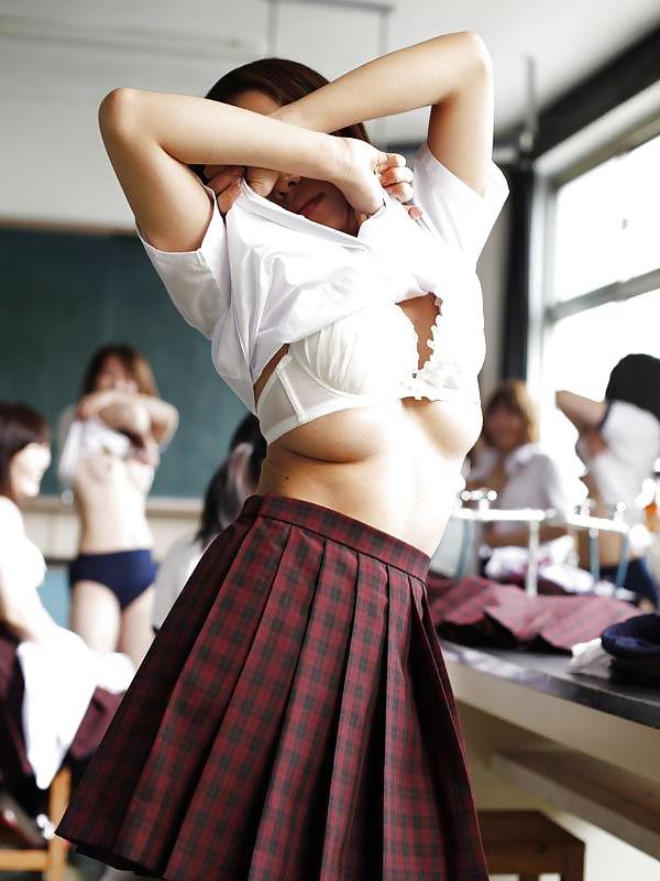 19P Japanese pleats, panties and upskirts