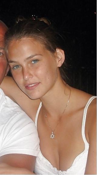 24P Bar Refaeli