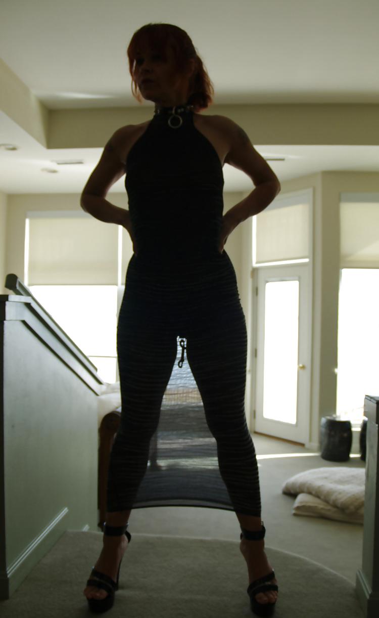 25P Happiness is placing weights on her cunt