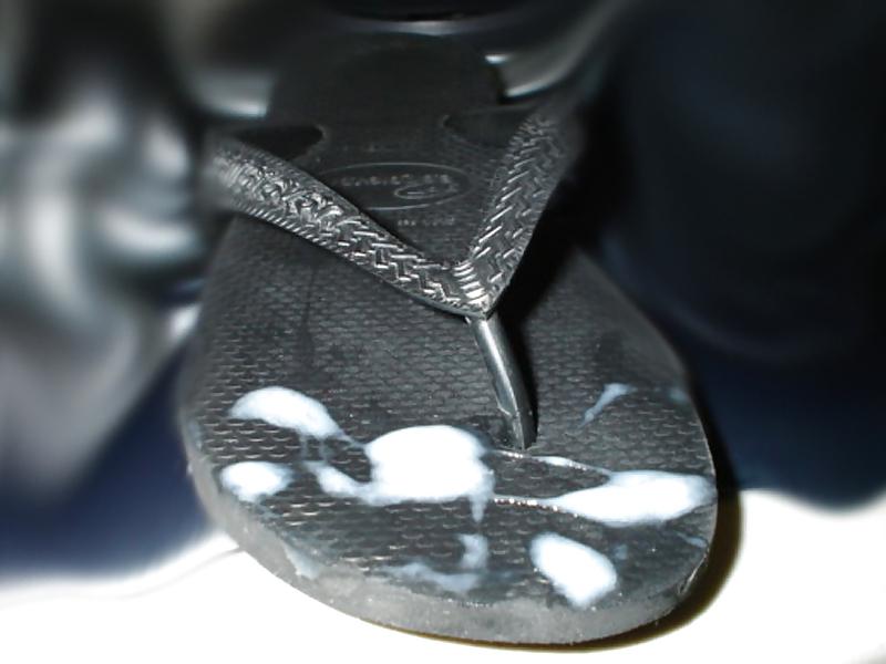 10P CUM ON FEET