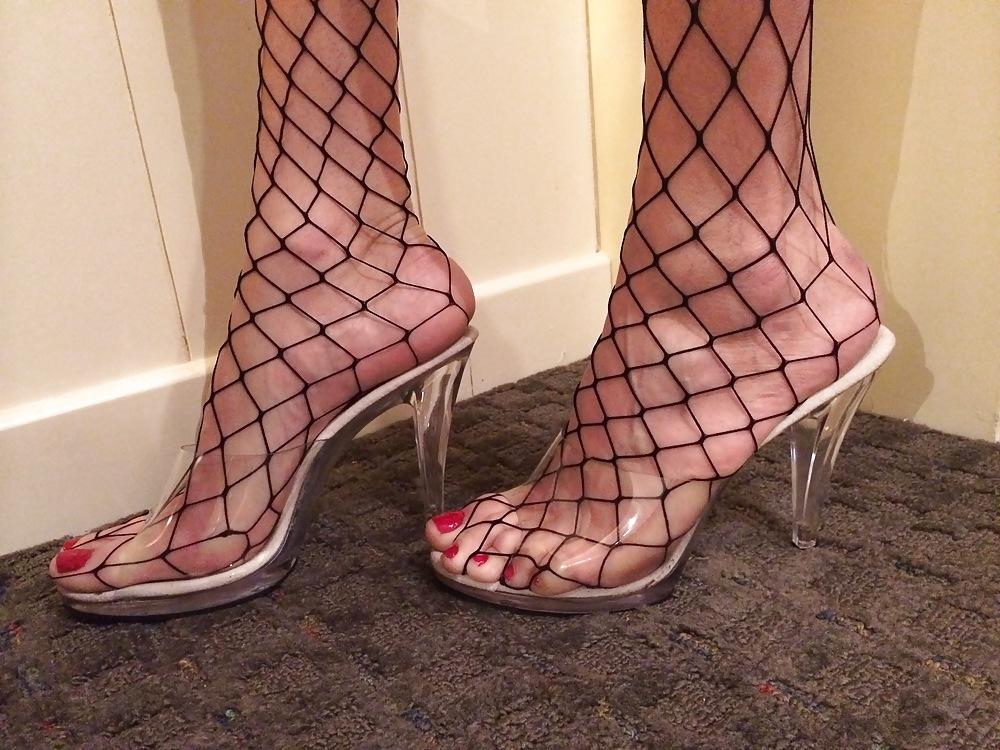 19P Loriwhite: Cum on my feet