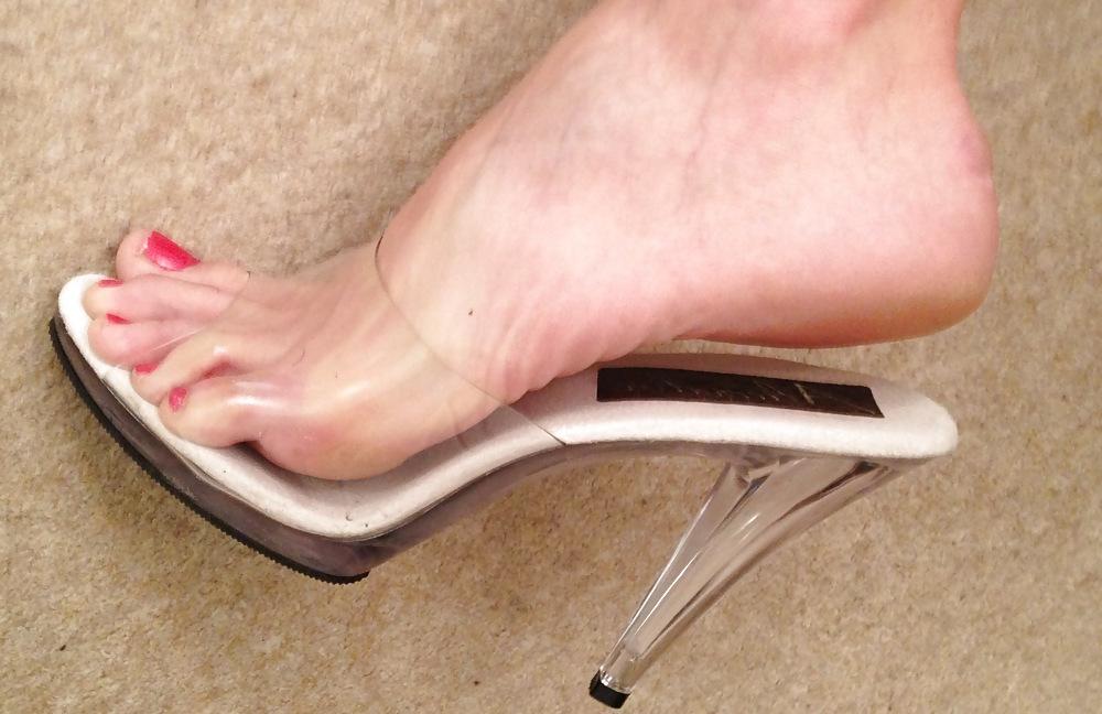 19P Loriwhite: Cum on my feet