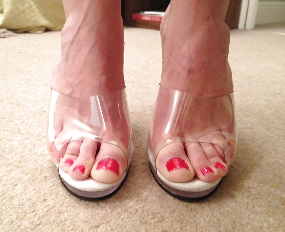 19P Loriwhite: Cum on my feet