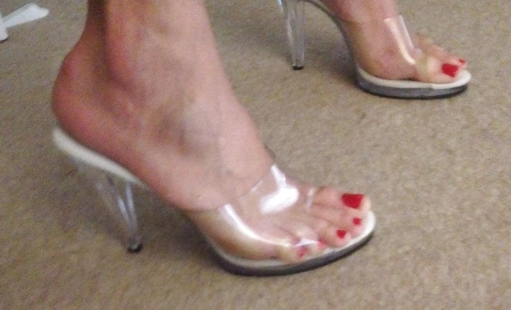 19P Loriwhite: Cum on my feet