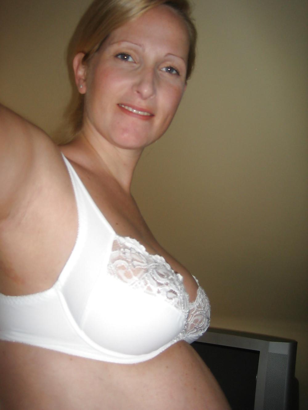 9P Beautiful Pregnant Mom