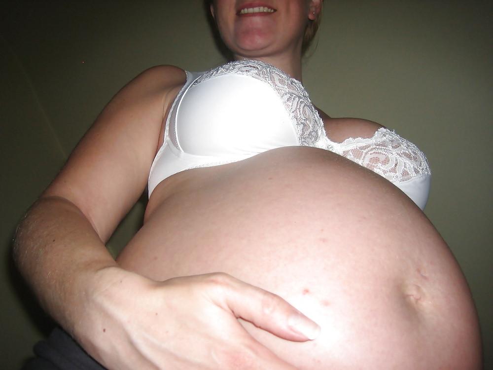 9P Beautiful Pregnant Mom