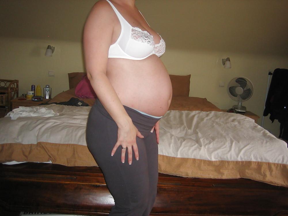 9P Beautiful Pregnant Mom