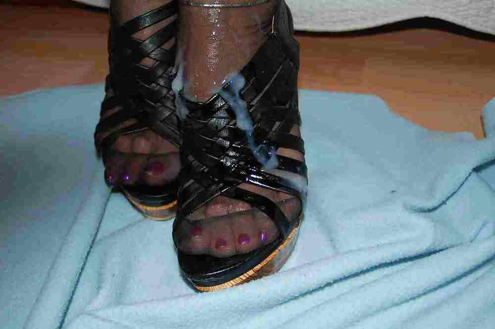 13P My cum on her feet and heels
