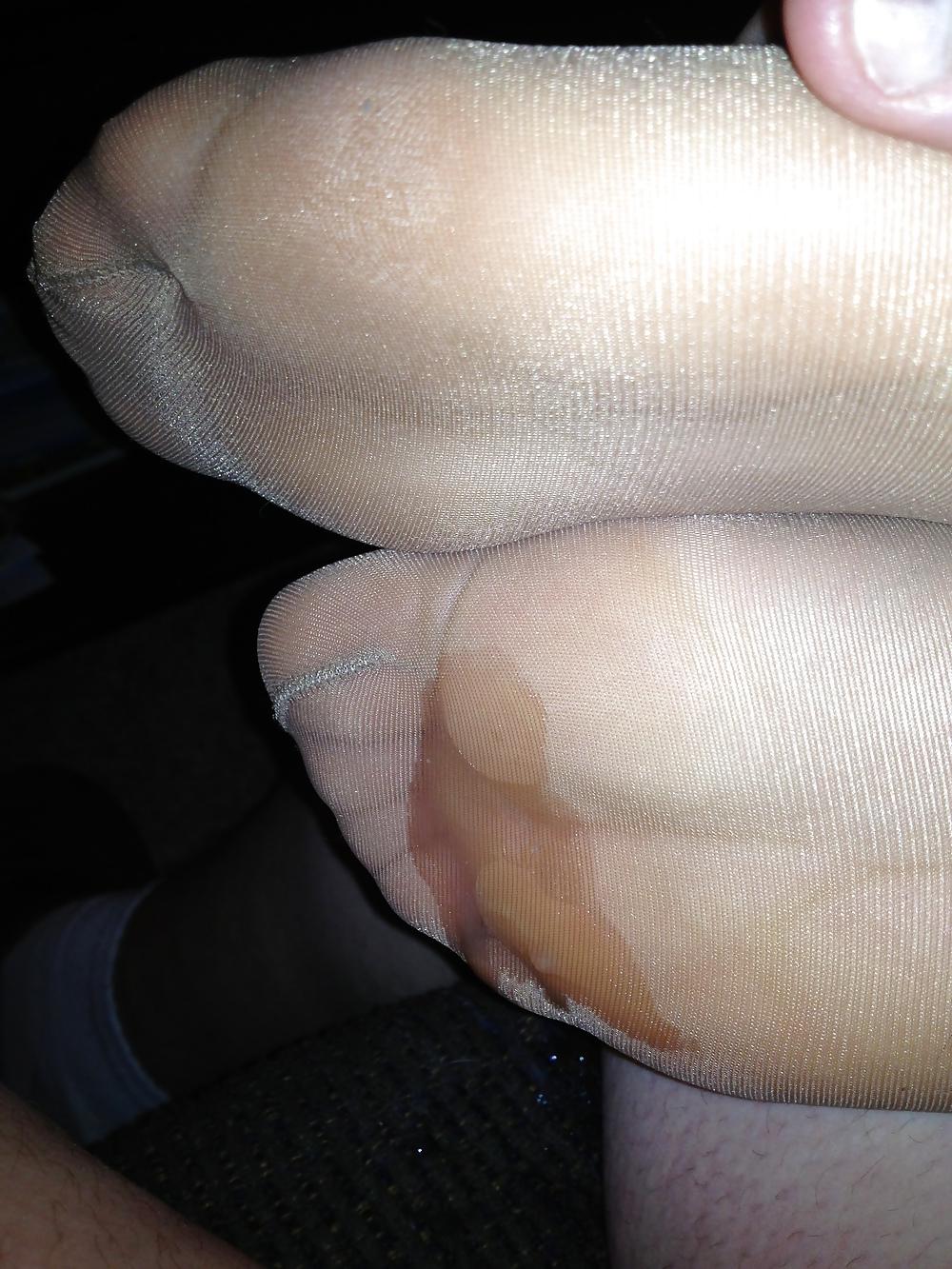 25P Pantyhose footjob with cum on feet from wife