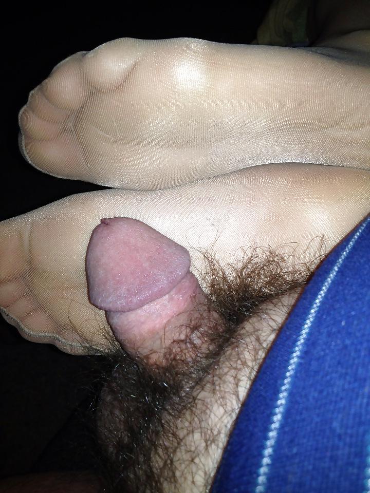 25P Pantyhose footjob with cum on feet from wife