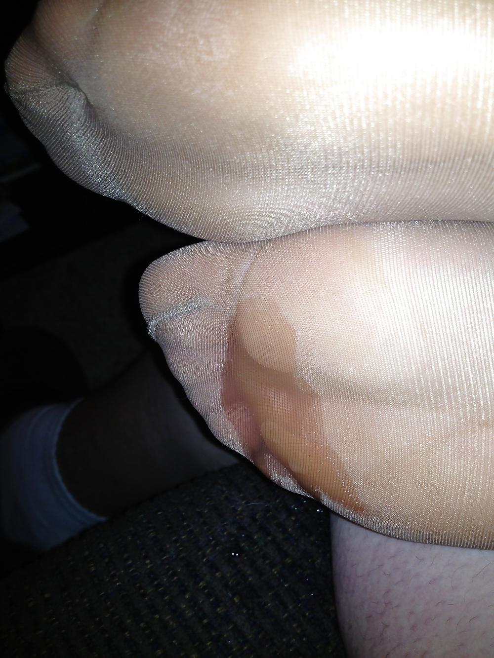 25P Pantyhose footjob with cum on feet from wife