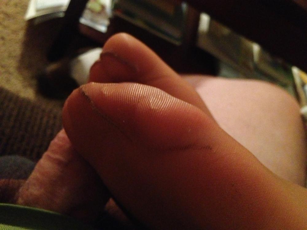 25P Pantyhose footjob with cum on feet from wife