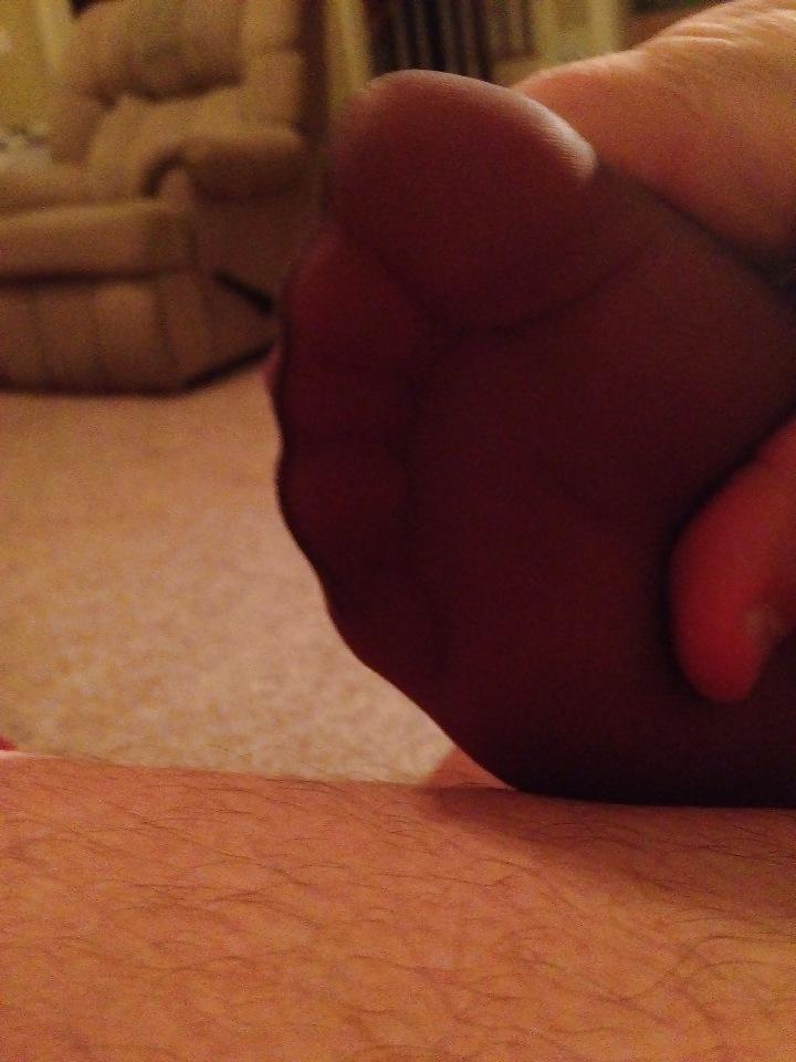 25P Pantyhose footjob with cum on feet from wife