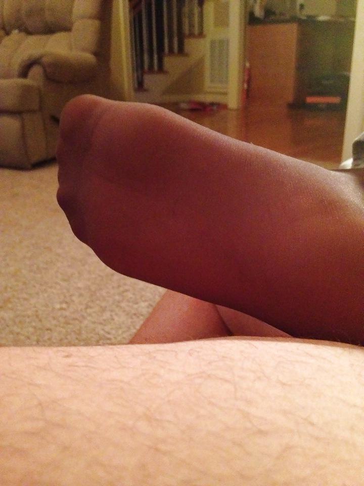 25P Pantyhose footjob with cum on feet from wife