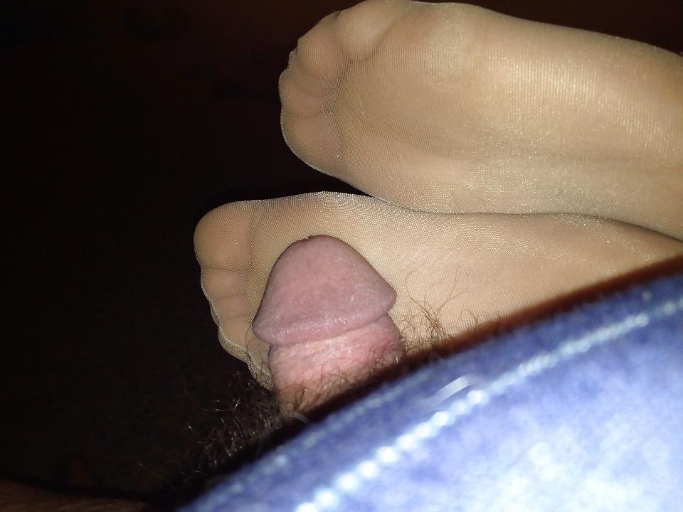 25P Pantyhose footjob with cum on feet from wife
