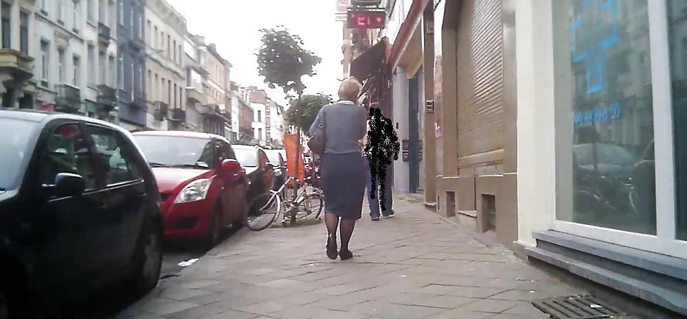 15P Sexy Milf in Skirt