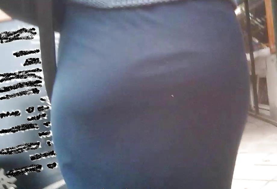 15P Sexy Milf in Skirt