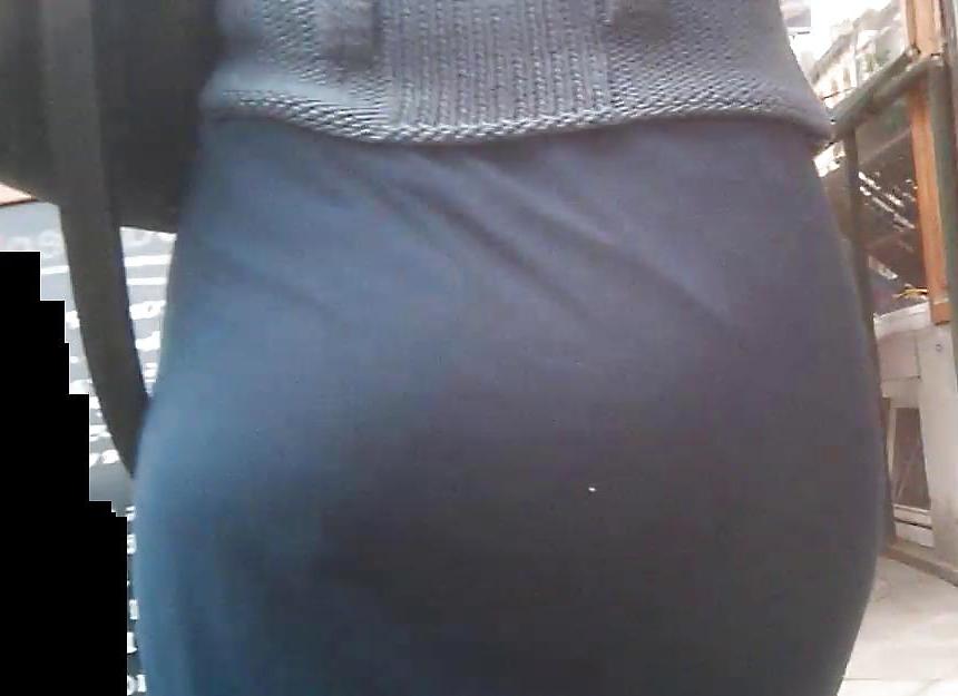15P Sexy Milf in Skirt