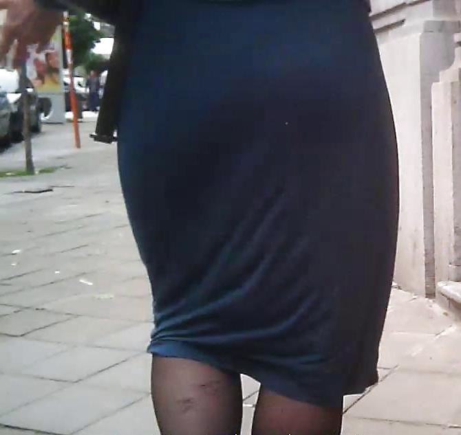 15P Sexy Milf in Skirt