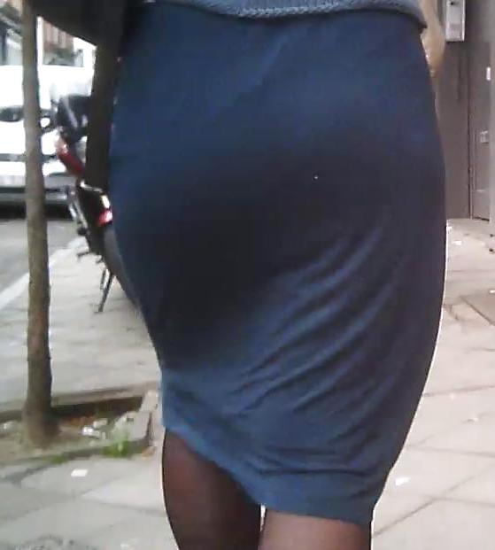 15P Sexy Milf in Skirt