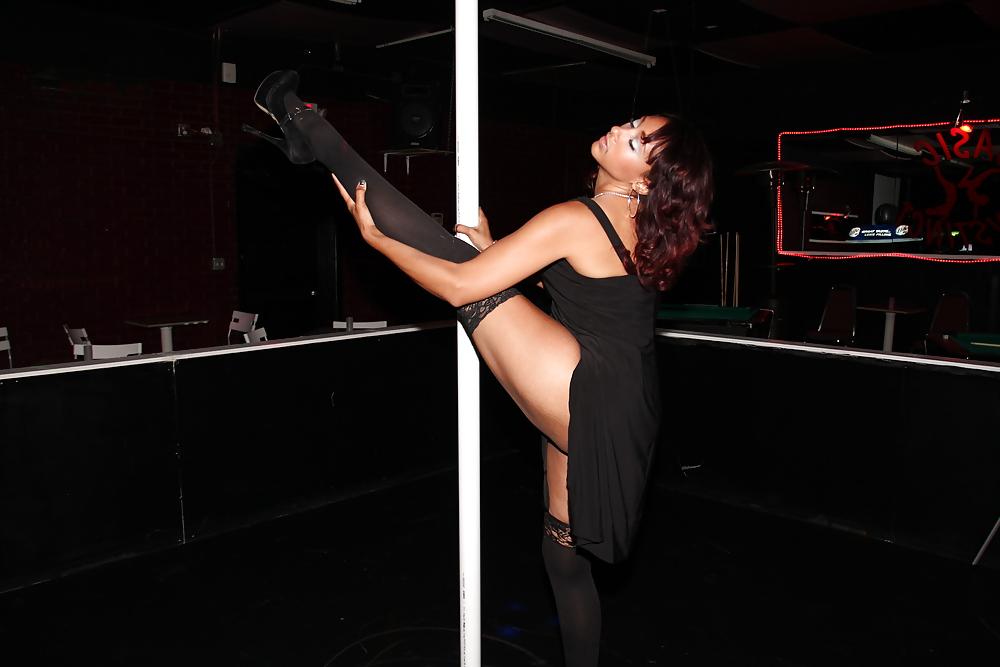 19P Ariel Amours Sexy Burlesque Strip Tease