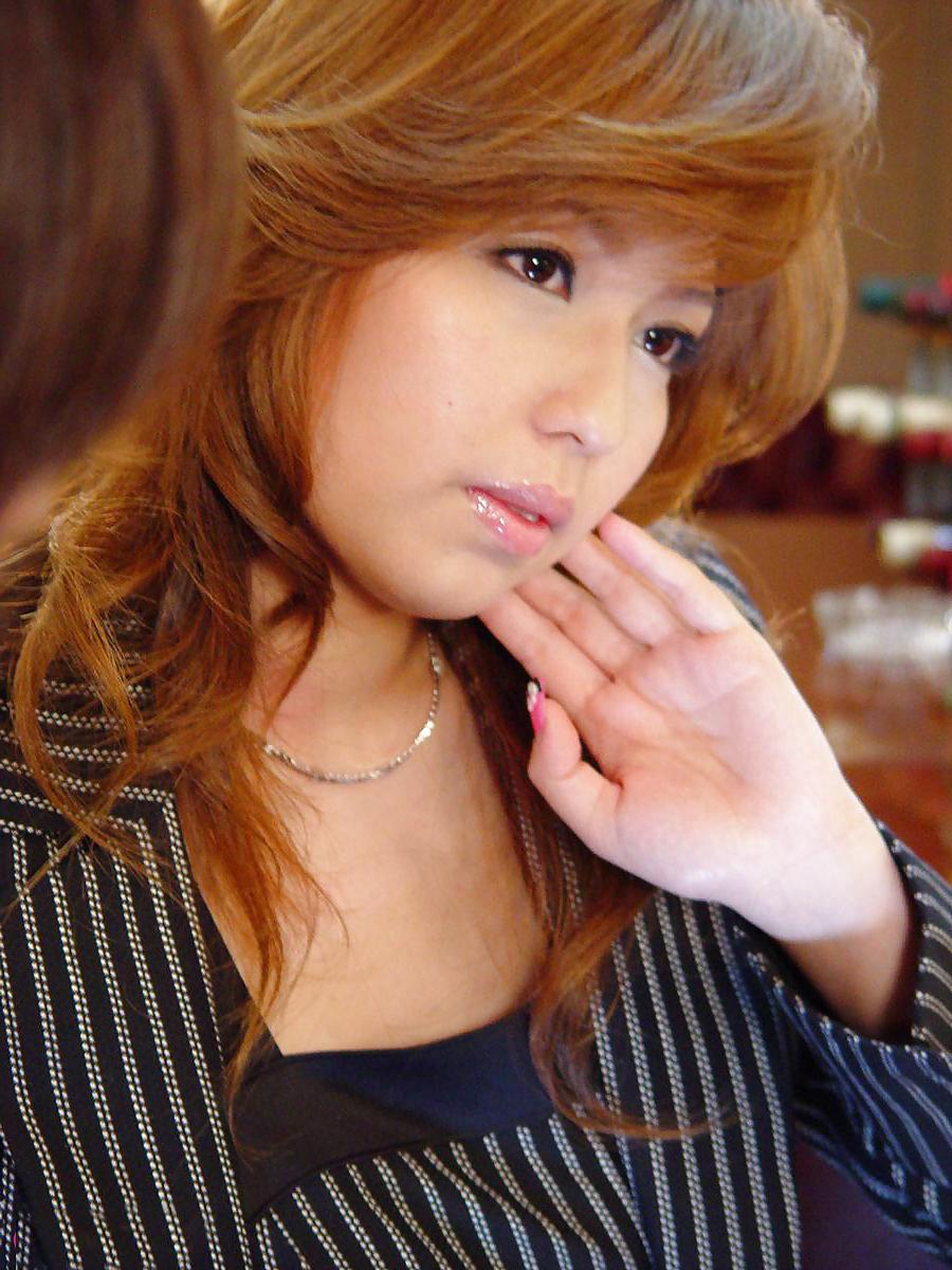 16P Japanese Girl Enjoying Herself At The Bar