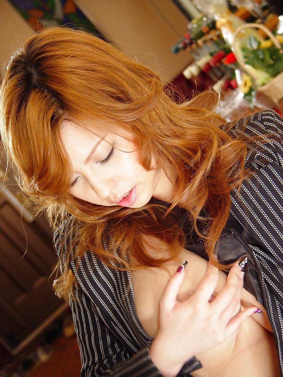 16P Japanese Girl Enjoying Herself At The Bar