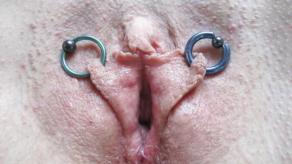 16P Lizann spread her cunt, Zeigt ihre Fotze. Montre son con