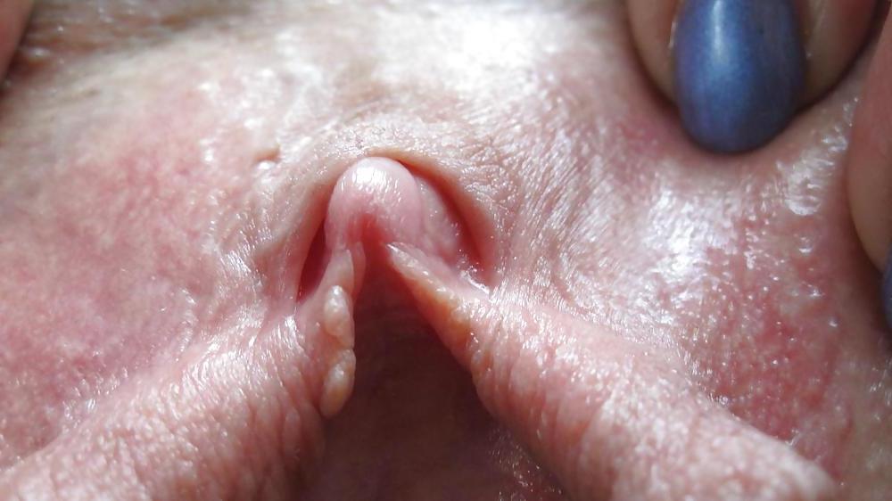 16P Lizann spread her cunt, Zeigt ihre Fotze. Montre son con