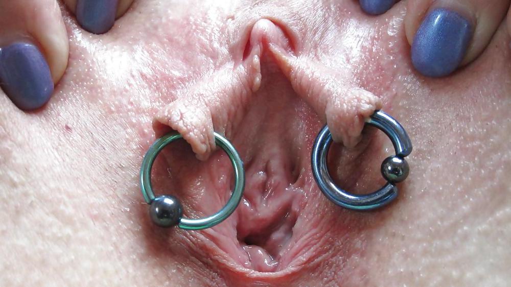 16P Lizann spread her cunt, Zeigt ihre Fotze. Montre son con