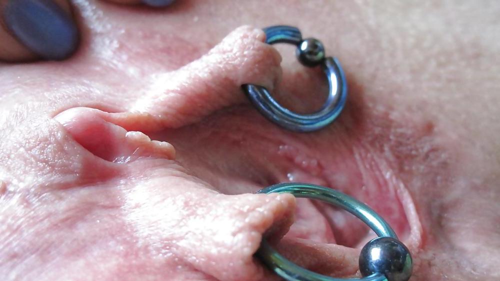 16P Lizann spread her cunt, Zeigt ihre Fotze. Montre son con