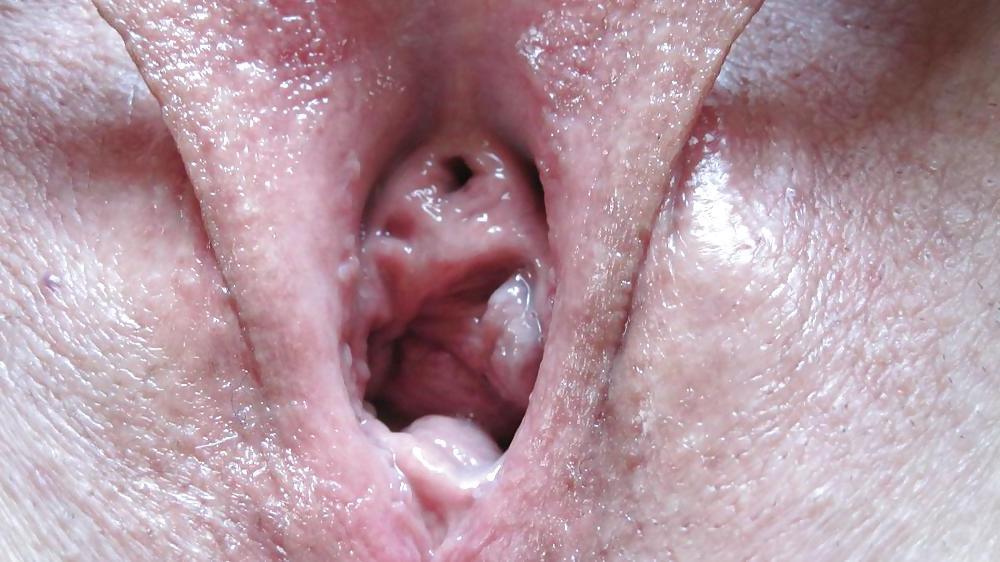 16P Lizann spread her cunt, Zeigt ihre Fotze. Montre son con