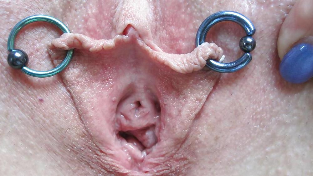 16P Lizann spread her cunt, Zeigt ihre Fotze. Montre son con