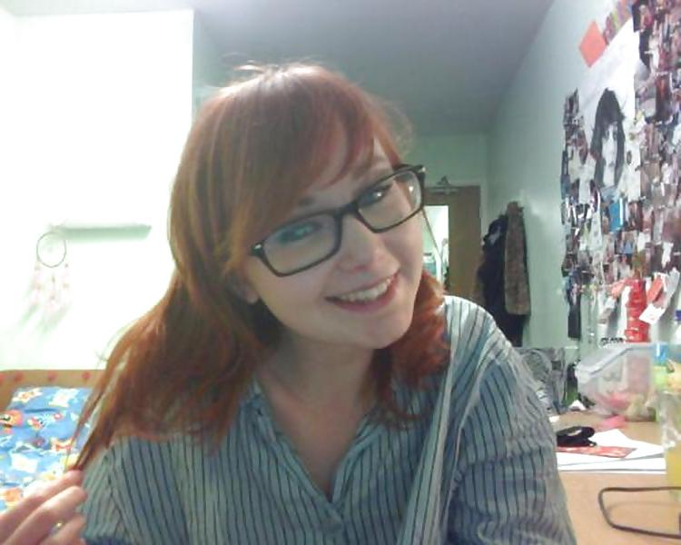 25P Pretty Amateur RedHead Lauren 2