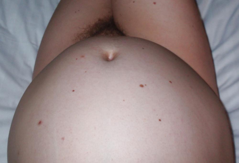 23P Me 8 months pregnant