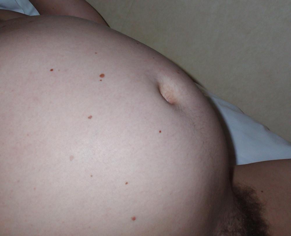 23P Me 8 months pregnant