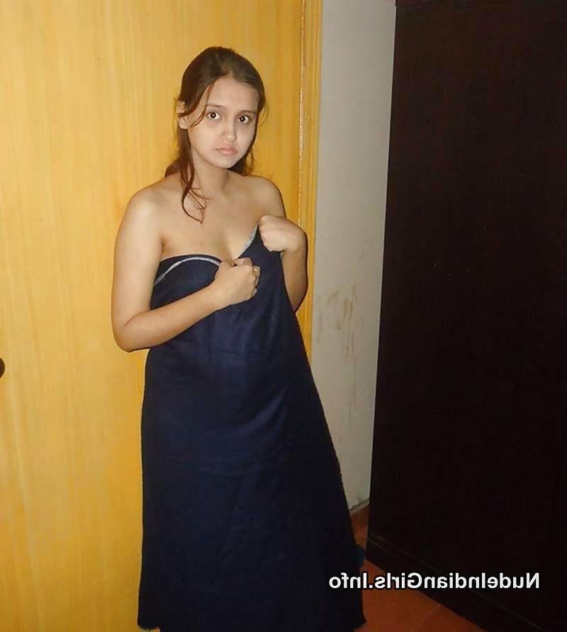 20P Newly Wed Indian Couples Nude in Hotel Room