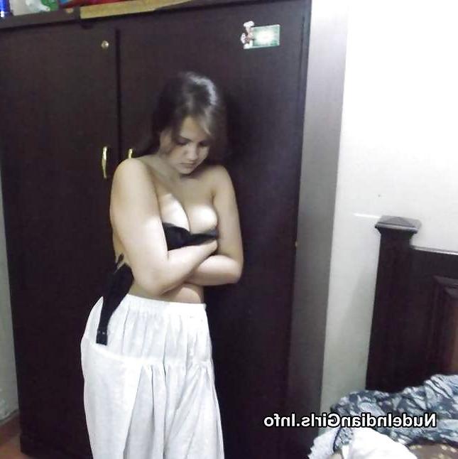 20P Newly Wed Indian Couples Nude in Hotel Room