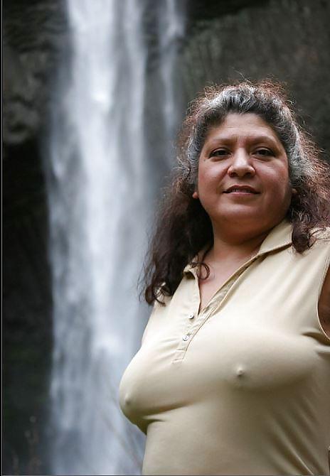 12P Mature women forgot her bra.